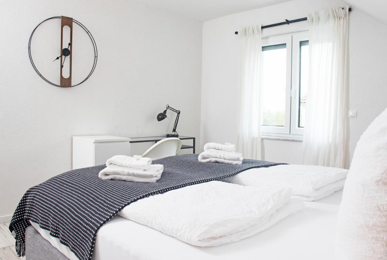 Blackncozy - Design Appartement Mit Boxspringbett Und Balkon Lörrach Extérieur photo