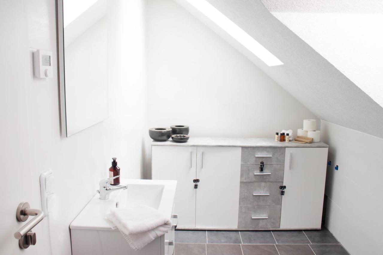 Blackncozy - Design Appartement Mit Boxspringbett Und Balkon Lörrach Extérieur photo